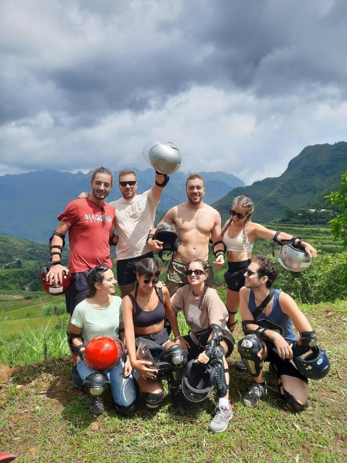 Hg Hostel Provide Tours & Motorbikes Ha Giang Extérieur photo