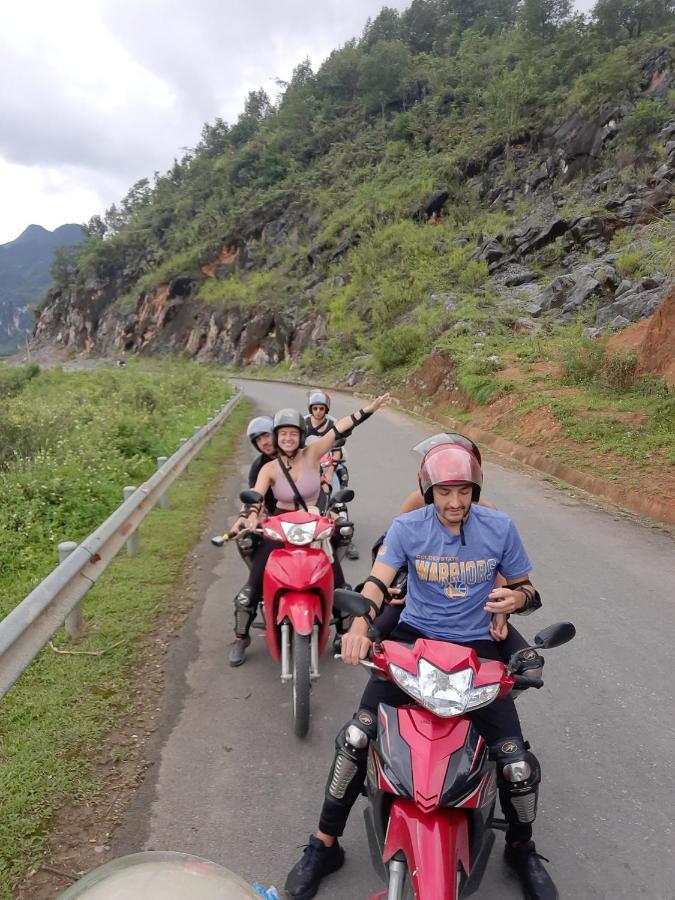 Hg Hostel Provide Tours & Motorbikes Ha Giang Extérieur photo