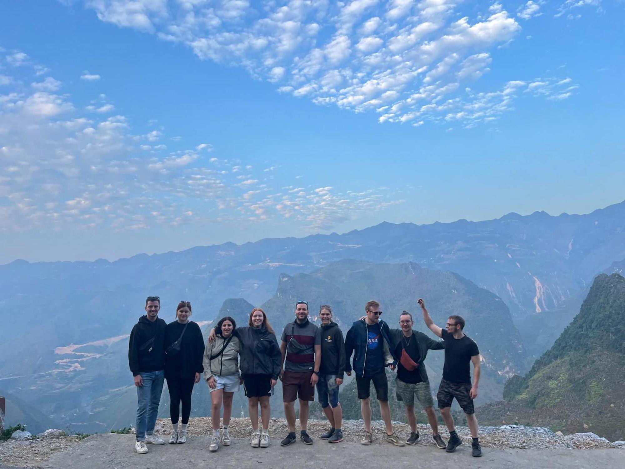 Hg Hostel Provide Tours & Motorbikes Ha Giang Extérieur photo